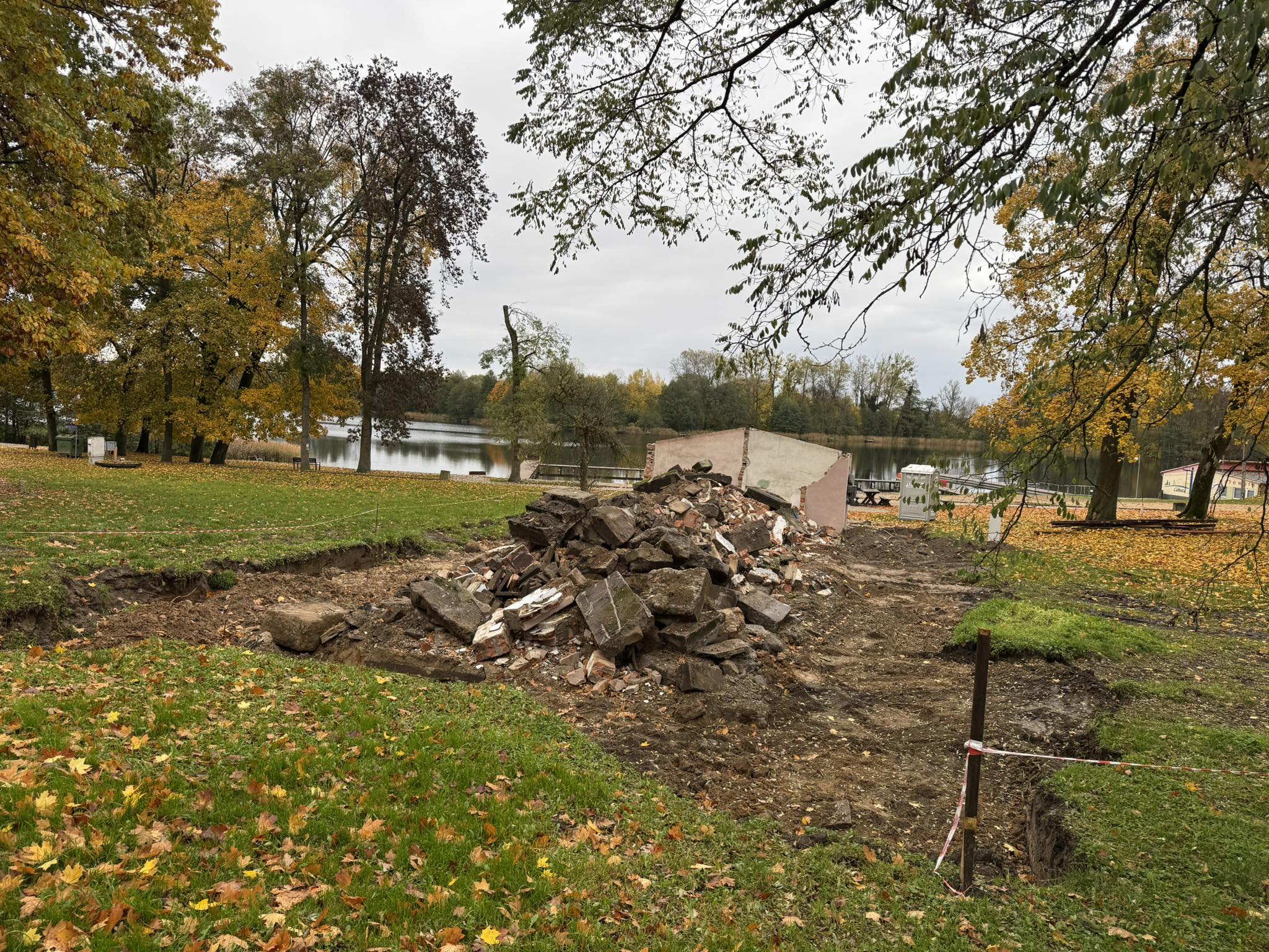 Zmiany nad jeziorem w Lubaszu